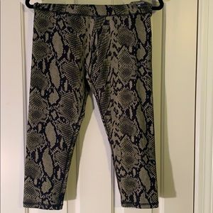 NYC Snake Print Yoga Crop Leggings Size Medium